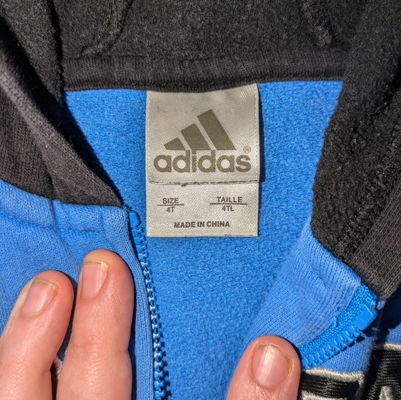 🟥 3/15$ Zip Up Hoodie 4Y - Picture 2 of 3